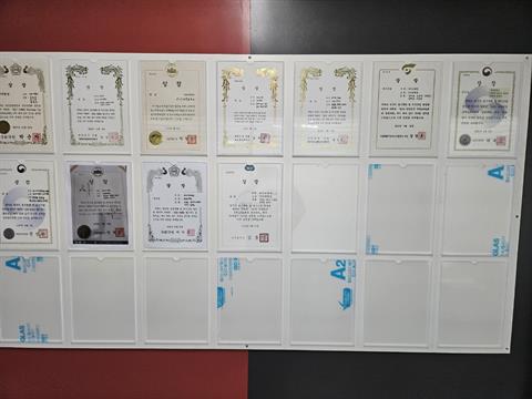 자랑스러운 학과 선배들의 상장게시! 남은 자리에는 누가 들어가게 될까요?